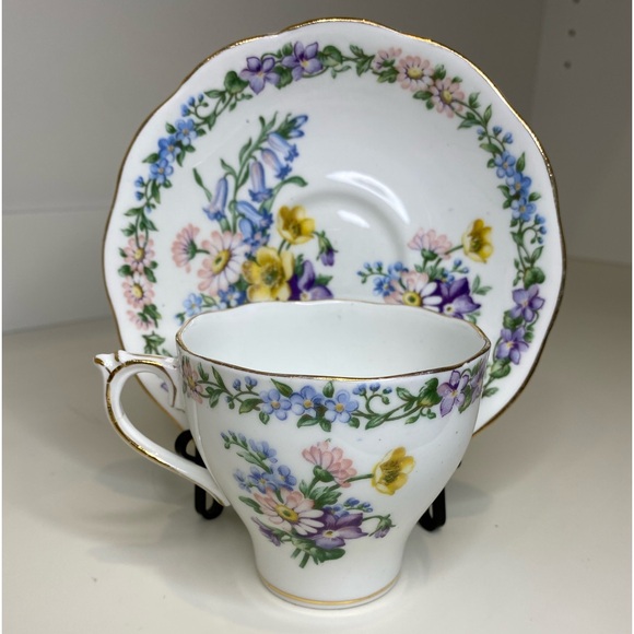 EUC VTG Roslyn Fine Bone China Teacup and Saucer Beautiful Florals Garland - Picture 5 of 8